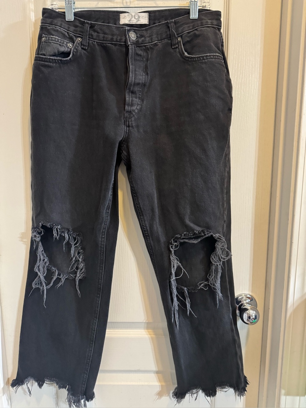 We the free Black Distressed woman’s Jeans - Ripped Knee Straight Fit